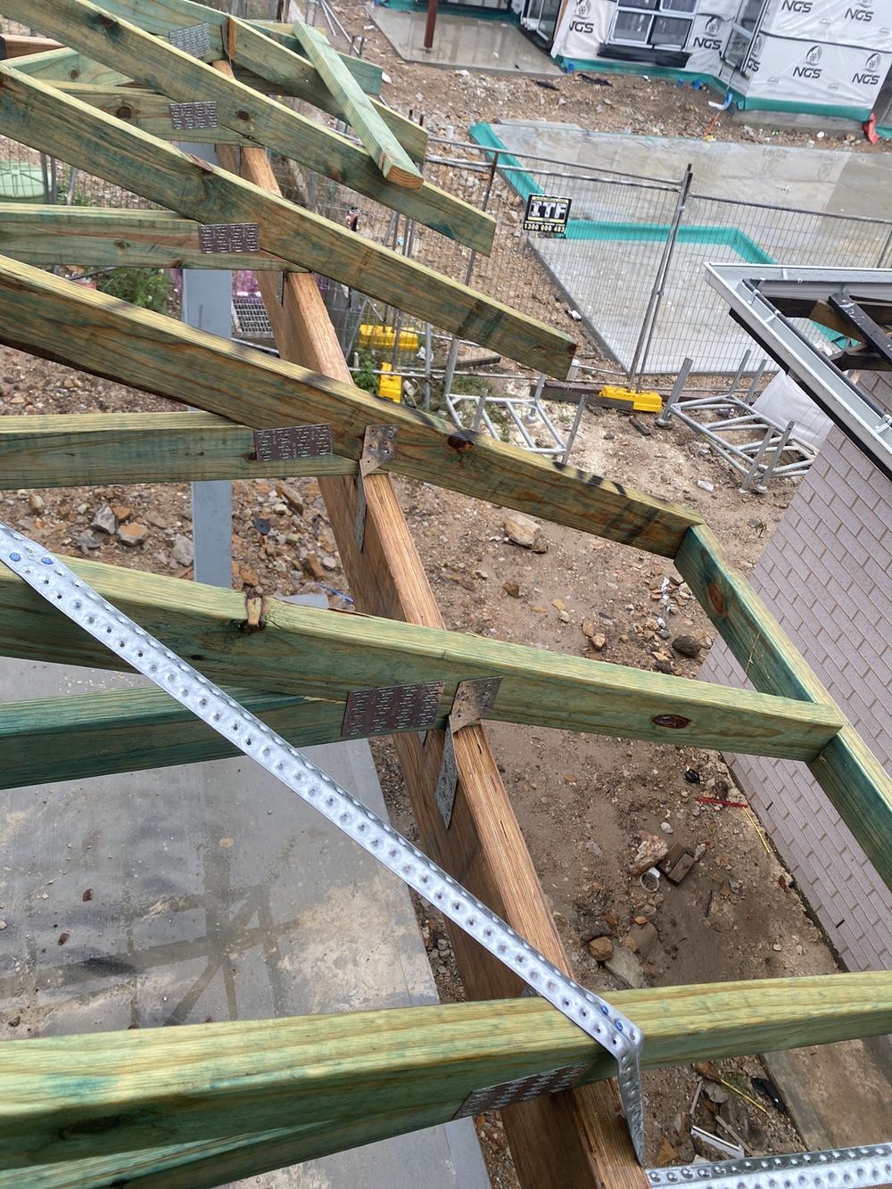 Anti-crush plate not installed at a connection where one is specified, Gables