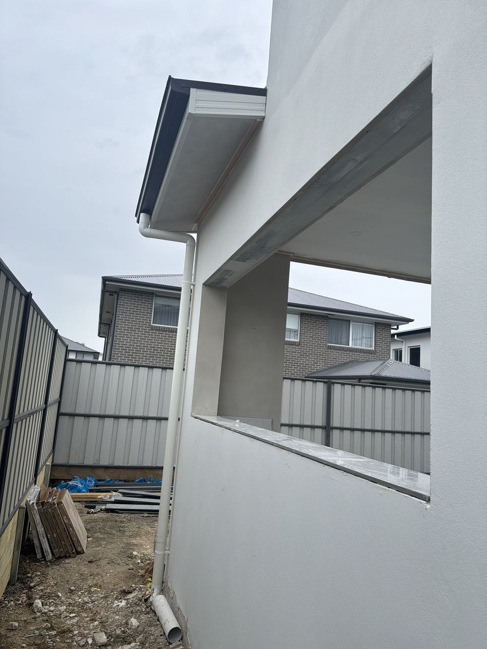 No articulation joint where the brickwork changes height, found during a handover inspection in Gables